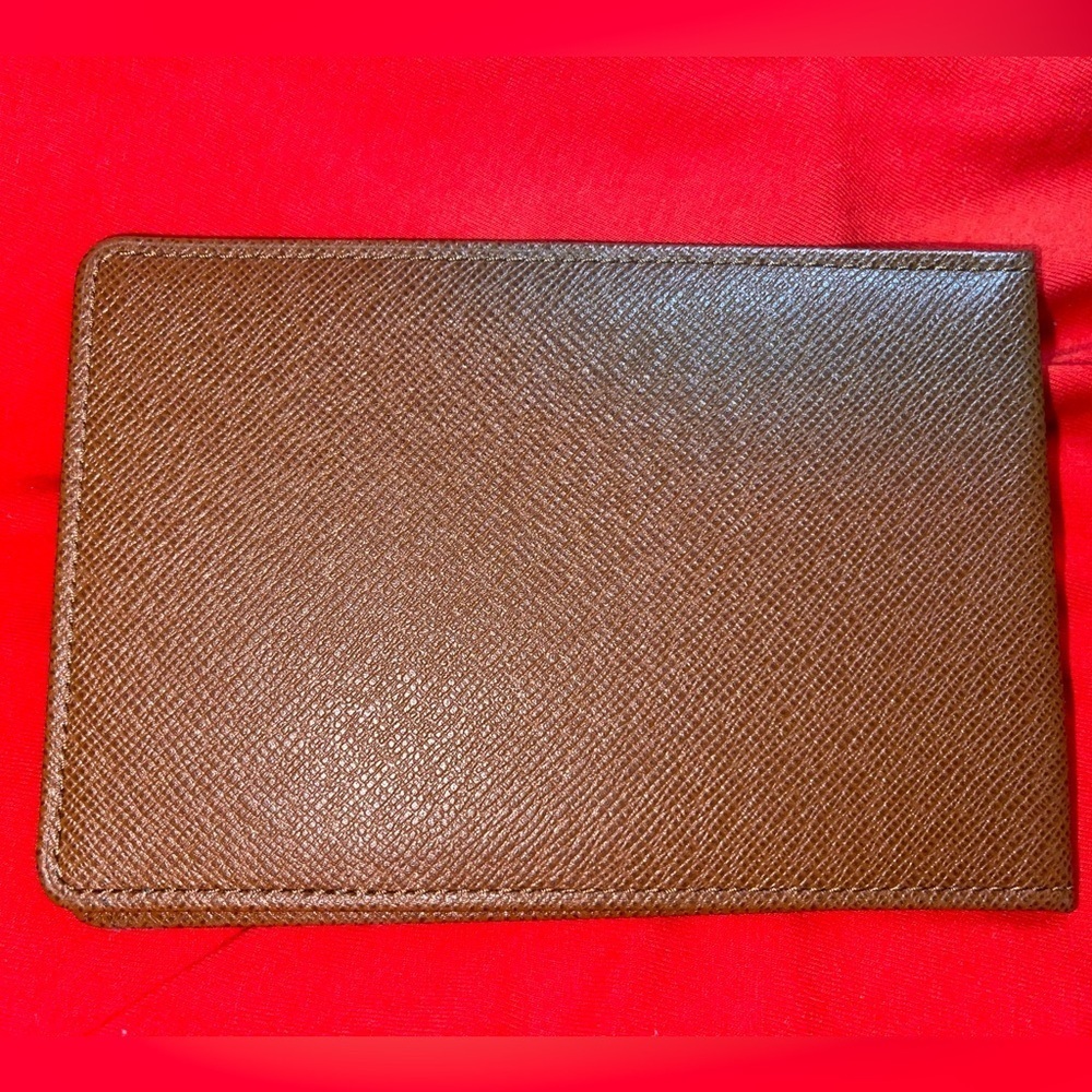 AUTHENTIC LV Taiga Card Holder VG-E condition - Picture 3 of 16
